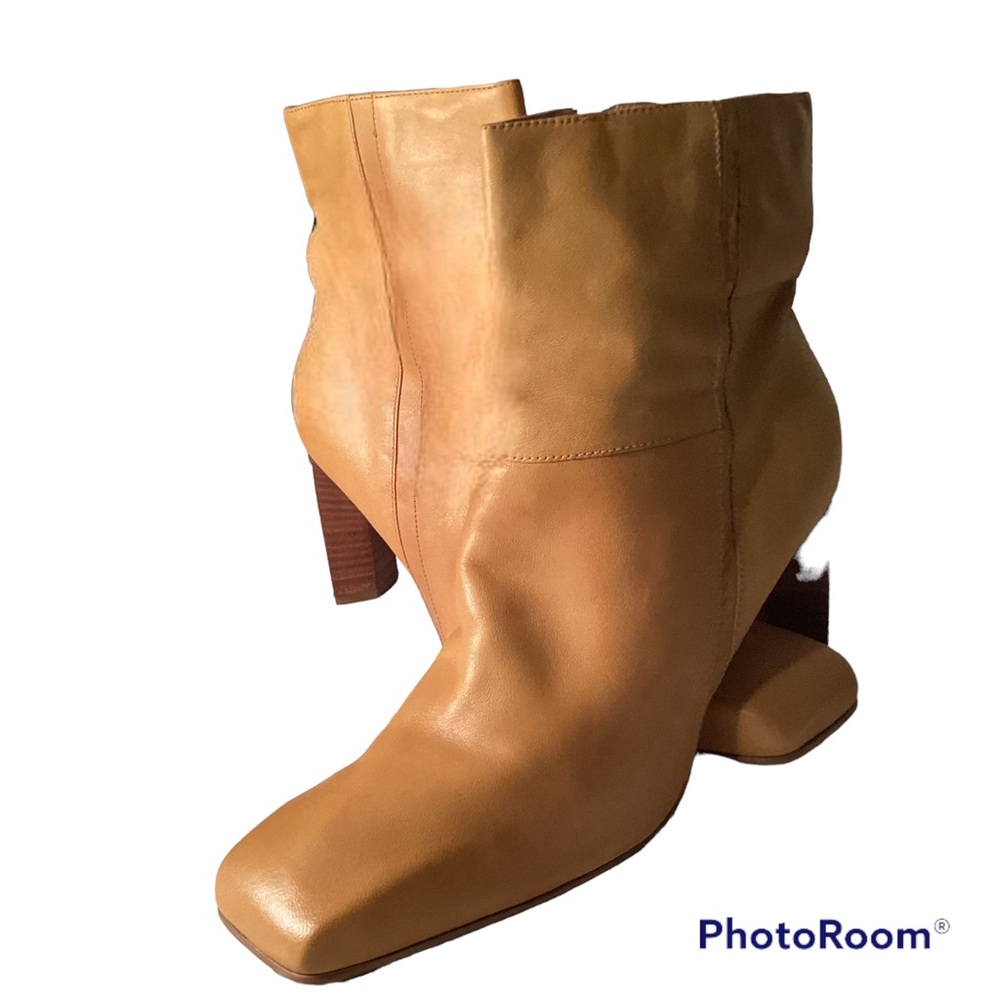Maraolo’s Genuine Leather Ladies Short Leather Boot in Tan/Mustard size 10